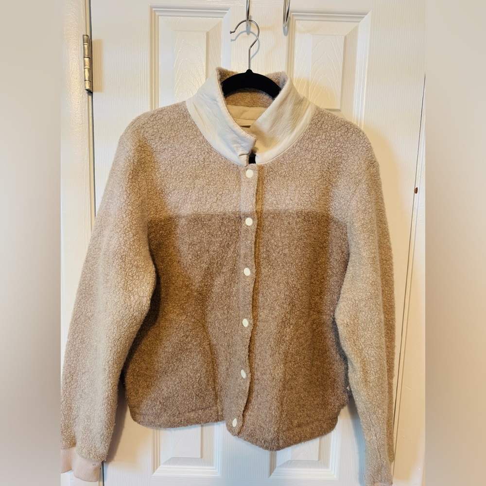 Outdoor Voices- Womens Two-Tone Fleece Button-Up Jacket in Beige